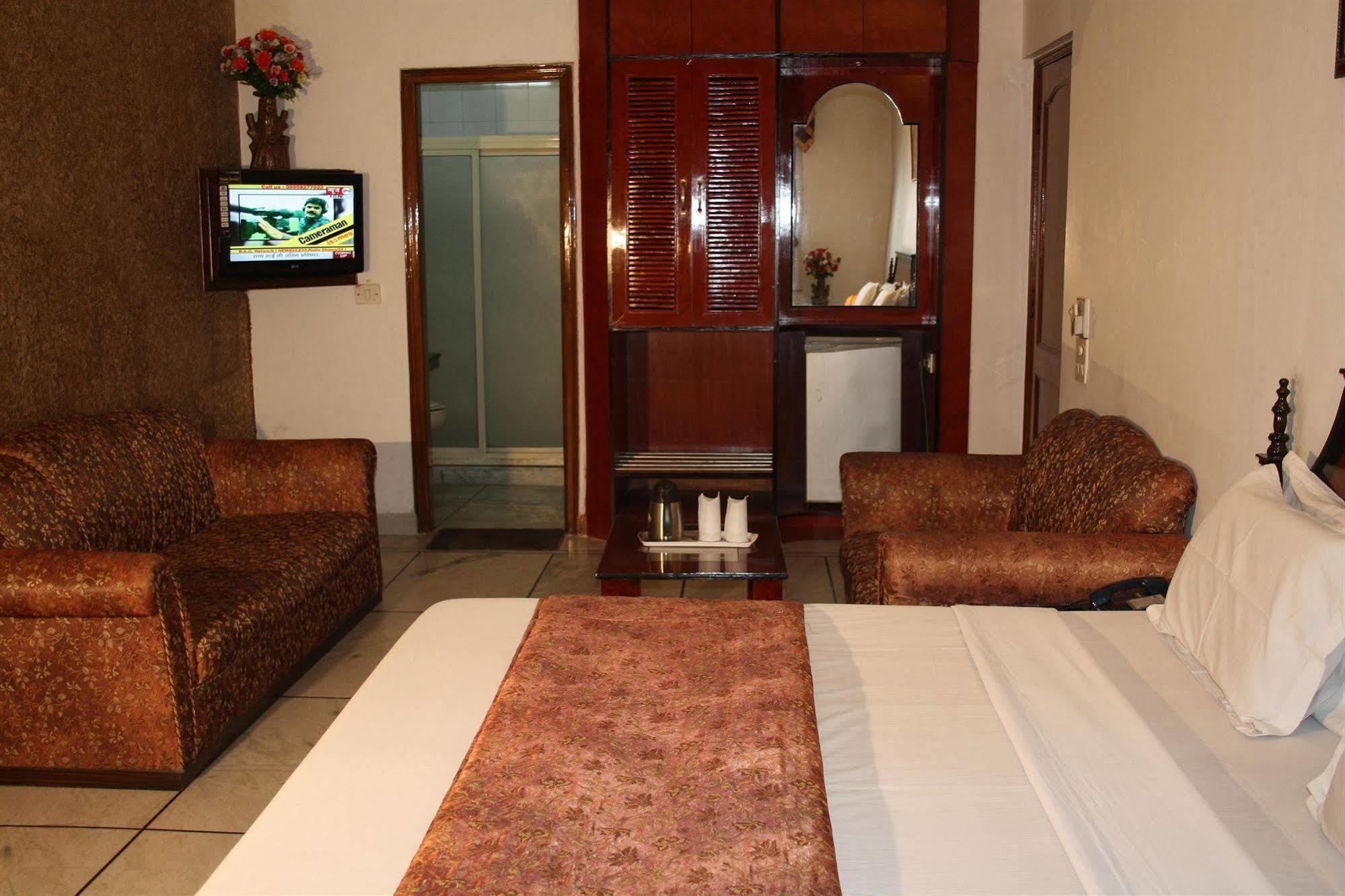 Hotel Rahul Palace New Delhi Exteriör bild