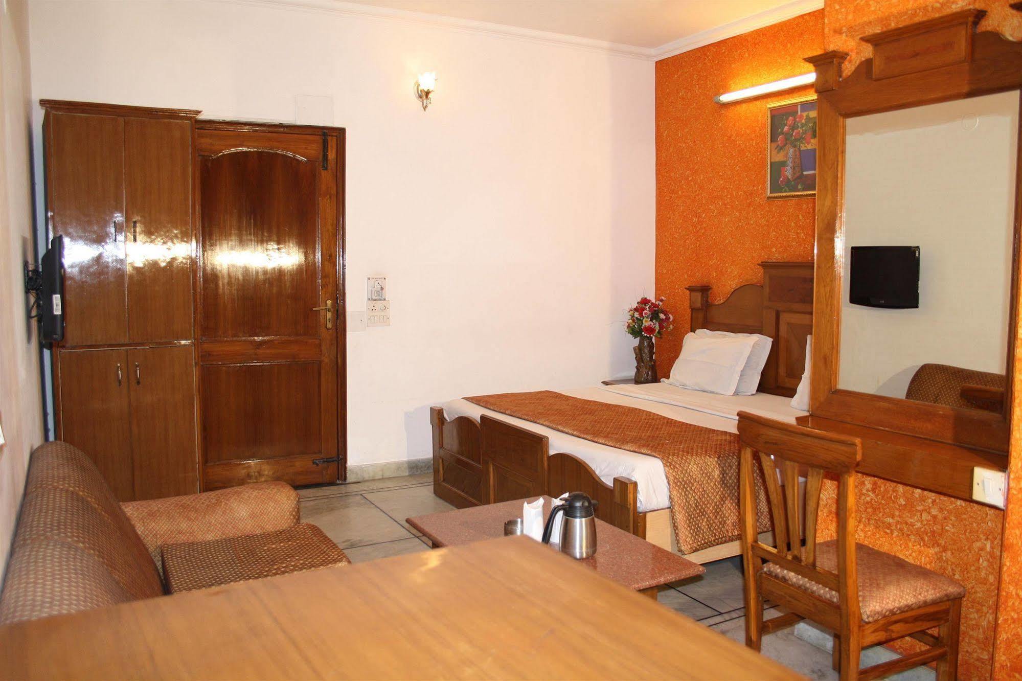 Hotel Rahul Palace New Delhi Rum bild